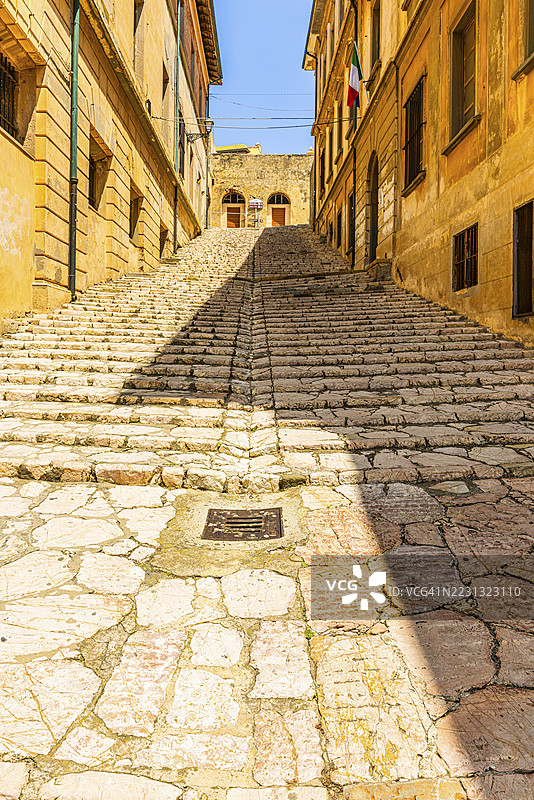 波托费拉约老城区的历史阶梯，厄尔巴岛，托斯卡纳群岛国家公园，意大利托斯卡纳图片素材