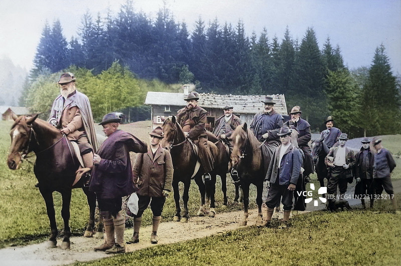 巴伐利亚的路伊特波德·卡尔·约瑟夫·威廉(1821年3月12日出生于维尔茨堡,1912年12月去世于慕尼黑)是巴伐利亚王国的摄政王,任职于1886年至去世,此处与骑马的狩猎队伍合影,历史数字修复版。图片素材