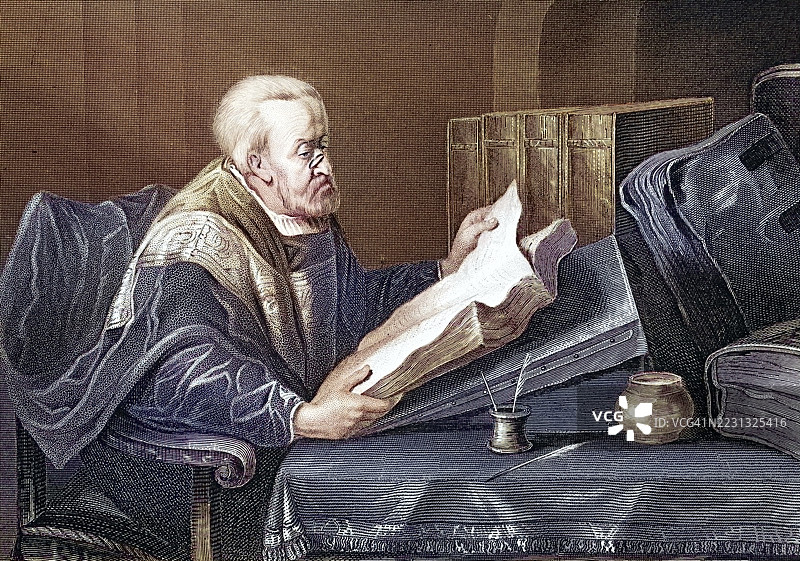 一位学者在书桌前阅读，专注地翻阅一本书，安静的学习室氛围，约1680年，基于尼古拉斯·梅斯的画作，数字修复的古老原作复制品，历史悠久，确切日期未知图片素材