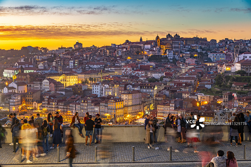 波尔图，从莫罗花园观景台俯瞰小镇景色图片素材