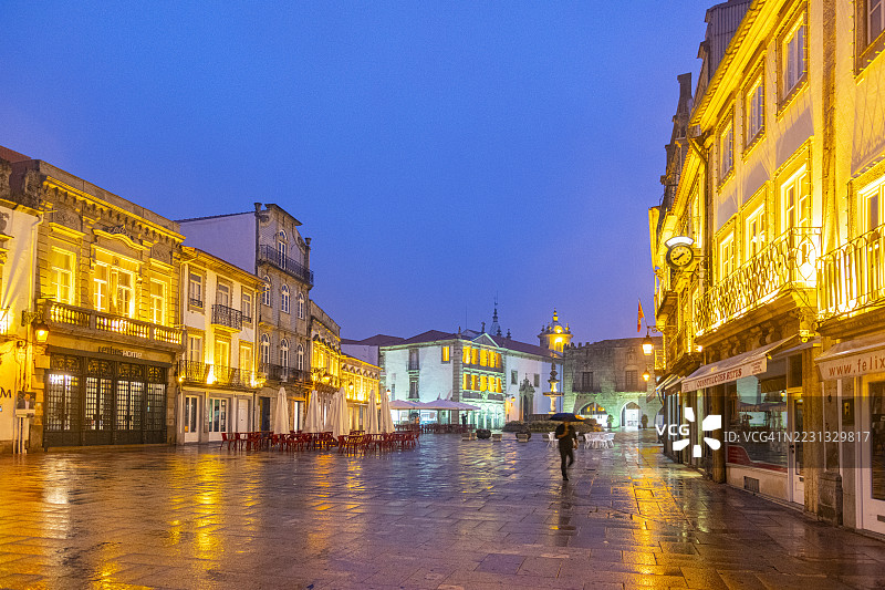 葡萄牙，维亚纳堡，黄昏时分的共和国广场图片素材