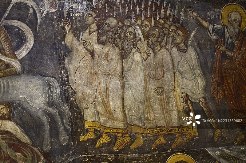 一群圣人在壁画中，齐心协力，展现出中世纪艺术中的宗教热情，2025年复活节，希腊罗德岛阿斯克利皮奥的全圣神之母安息教堂图片素材