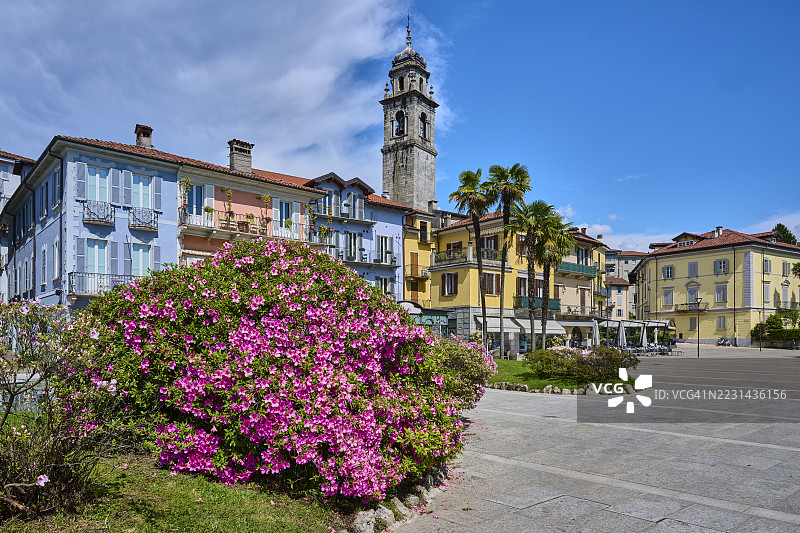 意大利马焦雷湖上的帕兰扎镇广场图片素材