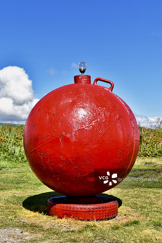 红色浮标。图片素材