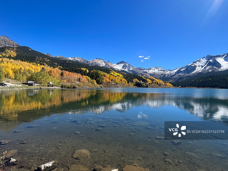 秋天的山湖倒影，特柳赖德，美国图片素材
