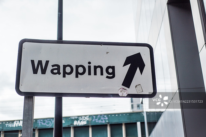 指向Wapping的街道标志图片素材