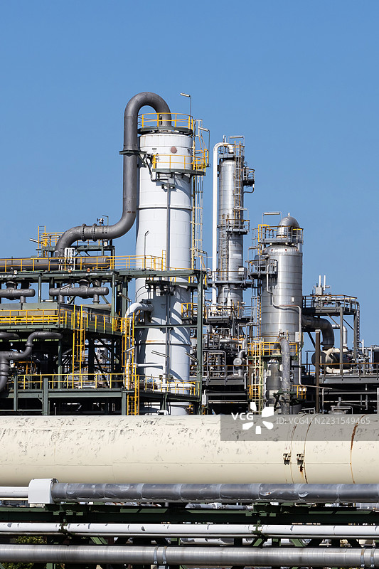 化工厂的大型管道系统图片素材