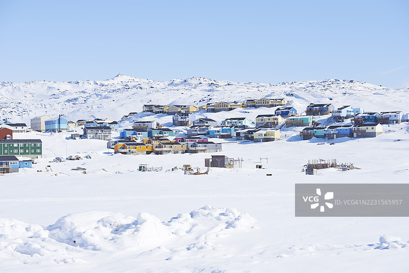 格林兰伊卢利萨特雪景中的五彩房屋图片素材