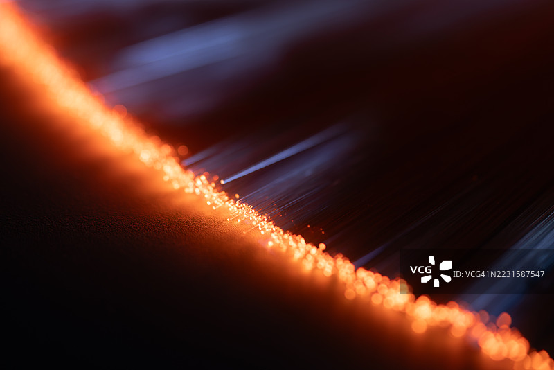 橙色光照亮的光纤图片素材