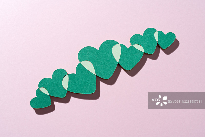 纸艺绿色心形相连在一起图片素材