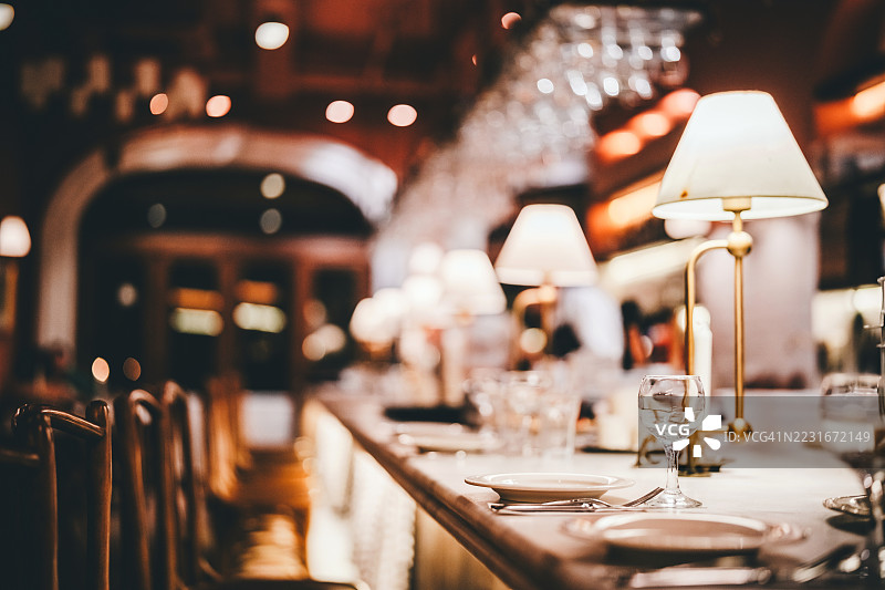 优雅的无法辨认的餐厅酒吧内部装修图片素材