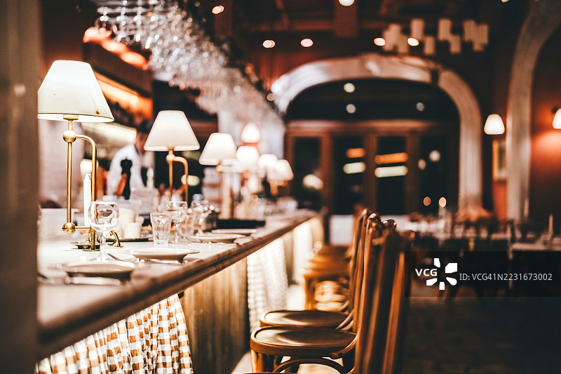 优雅的无法辨认的餐厅酒吧内部装修图片素材