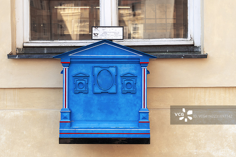 布拉格城堡综合体第三院落的蓝色邮箱，位于捷克布拉格的赫拉德恰尼区图片素材