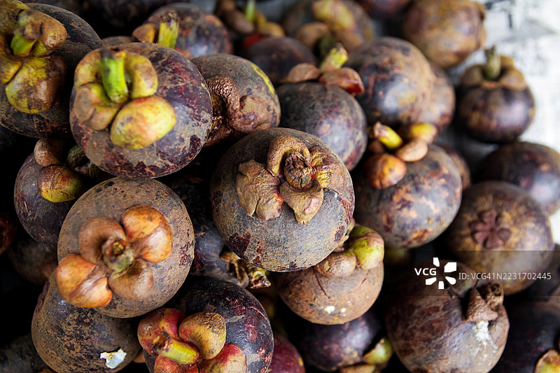 市场零售展示的热带水果山竹图片素材