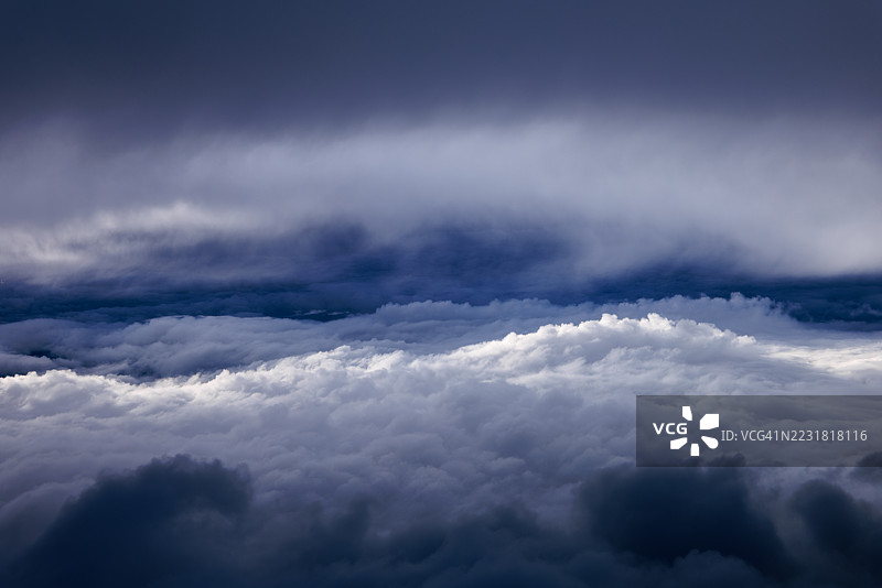 戏剧性的云层图片素材
