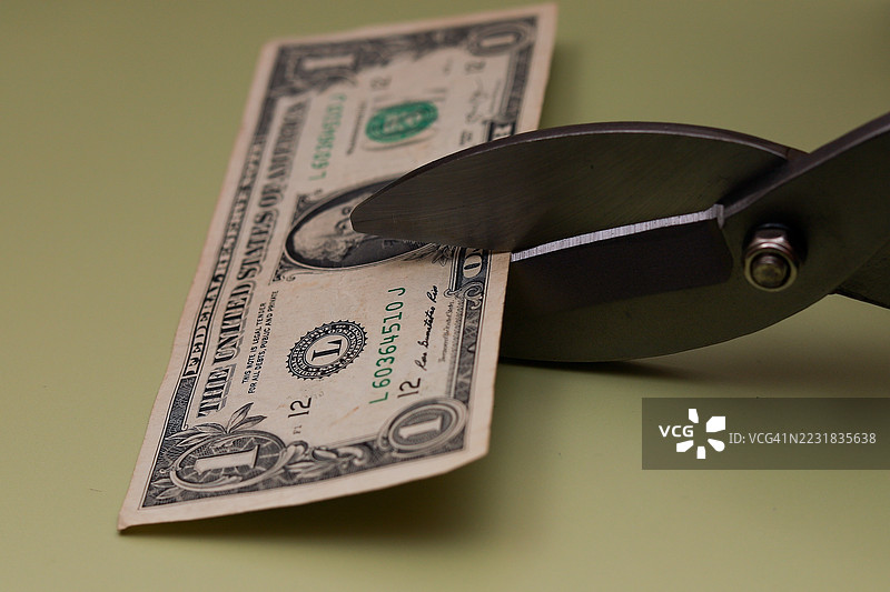 美国预算削减及经济决策对个人的影响图片素材