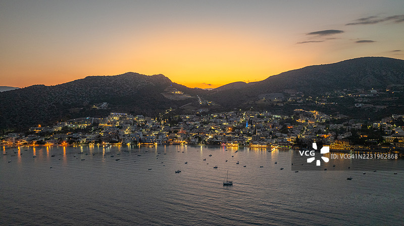 希腊阿戈里斯的托洛黄昏时分的鸟瞰图图片素材