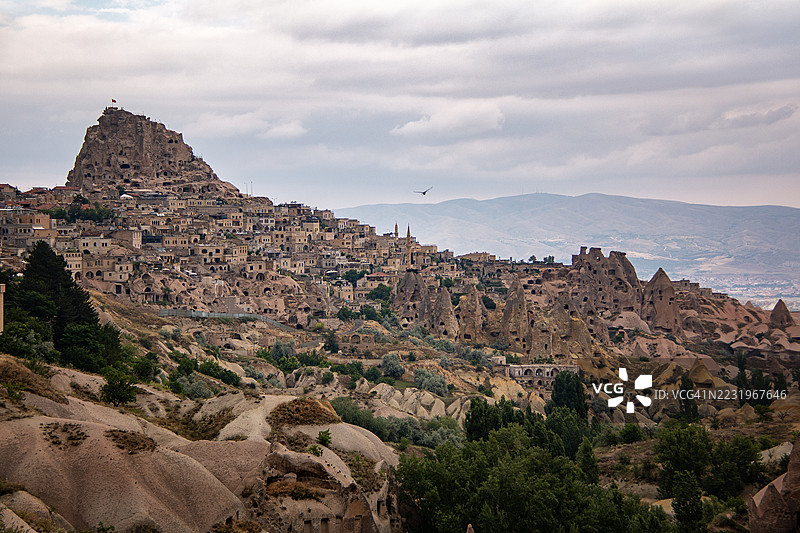 乌奇希萨尔城堡和小镇景观 - 卡帕多奇亚，土耳其图片素材
