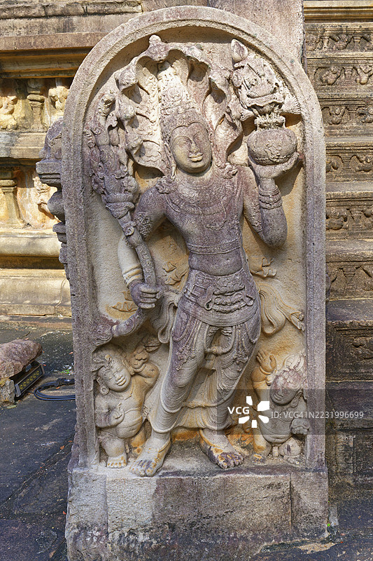 斯里兰卡波隆纳鲁沃，12世纪帕拉克拉玛巴胡大帝创建的花园城市遗址，瓦塔达格圆形寺庙入口处的卫兵石或穆拉加拉石图片素材