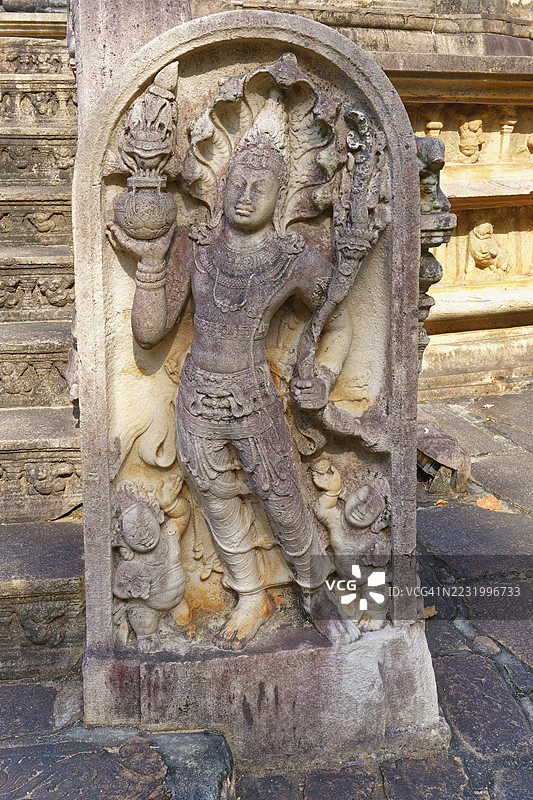 斯里兰卡波隆纳鲁沃，12世纪帕拉科拉玛巴胡大帝创建的花园城市遗址，瓦塔达格圆形寺庙入口处的卫兵石或穆拉加拉石图片素材