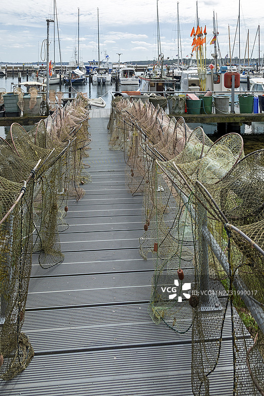 斯特兰德渔夫码头，船只港口，渔港，游艇码头，鱼笼，斯特兰德，石勒苏益格-荷尔斯泰因，德国图片素材