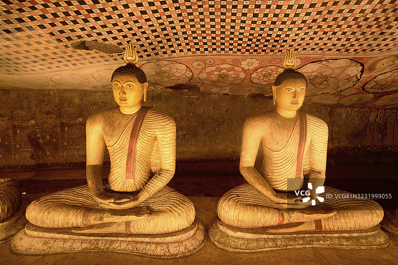 斯里兰卡丹布勒丹布勒石窟寺的佛像和壁画图片素材
