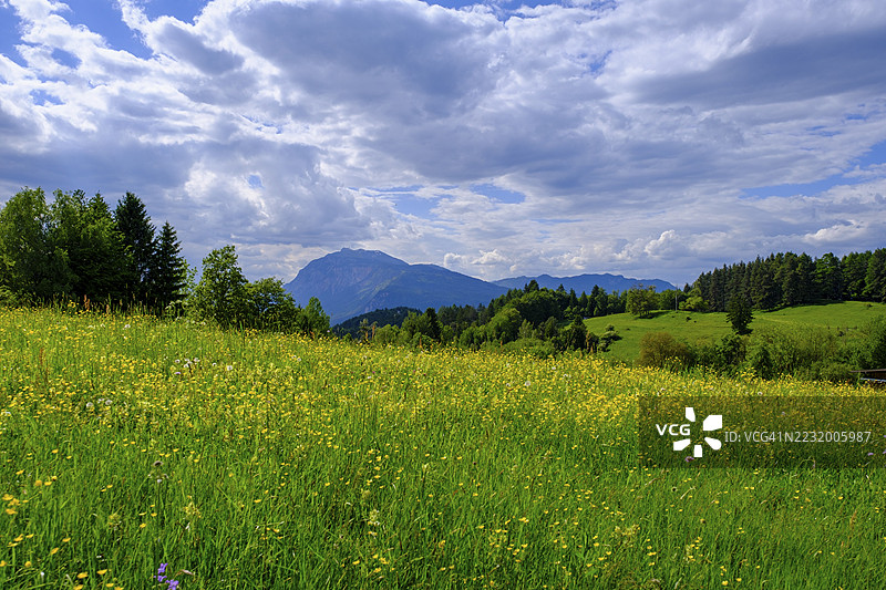 奥地利克恩顿州菲恩肯施泰因 am Faaker See 的菲恩肯施泰因城堡遗址、菲恩肯施泰因城堡圆形剧场、阿尔特芬肯施泰因的杜布拉奇山图片素材
