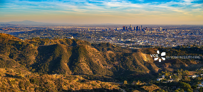 洛杉矶城市景观的日落鸟瞰图图片素材