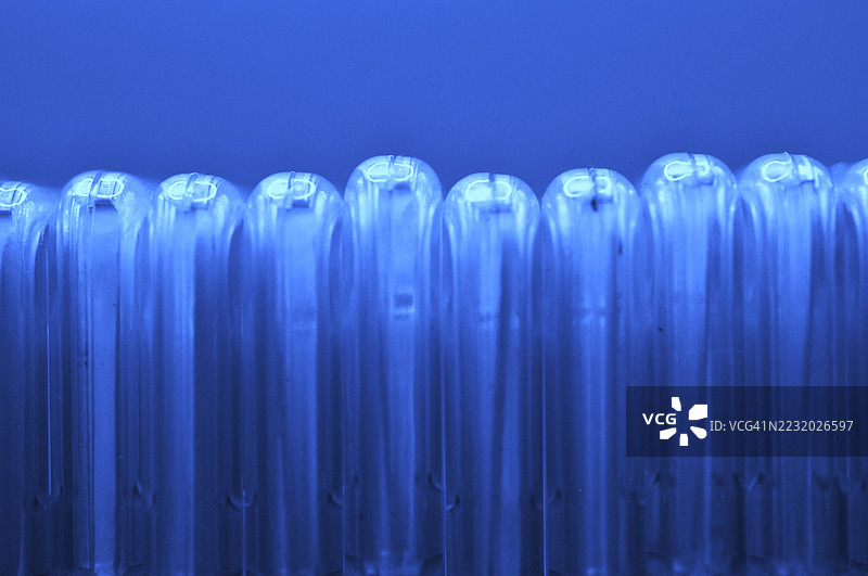 蓝色光纤电缆特写图片素材