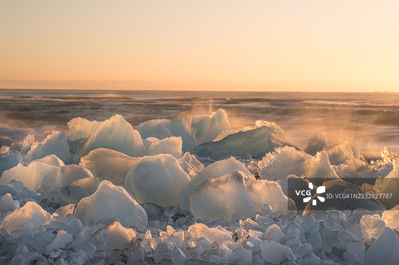 日落时分的海岸冰山图片素材