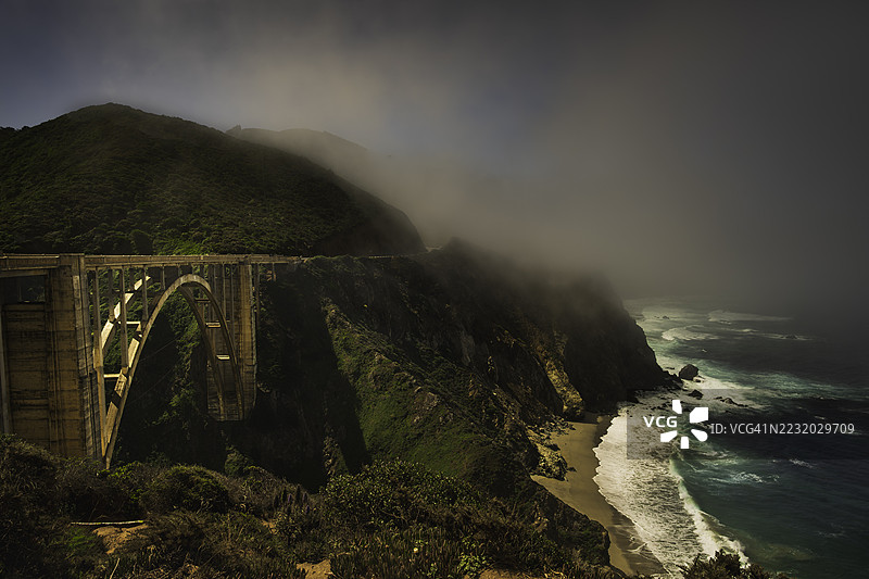 大苏尔的雾霭海岸景观与比克斯比溪桥， 美国图片素材