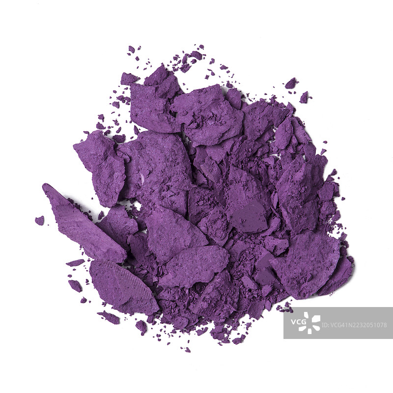 白色背景上的紫色粉末碎屑图片素材