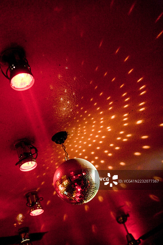 夜总会中的镜子或迪斯科球图片素材