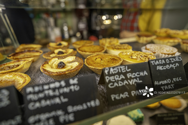里斯本阿尔法玛区咖啡馆里的蛋糕景观图片素材