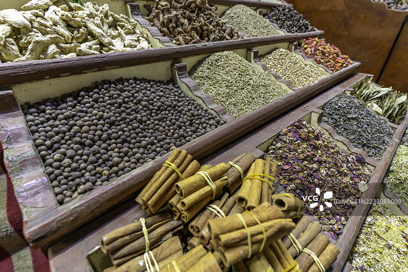 阿斯旺老市场的香料和草药摊位，埃及努比亚，非洲图片素材