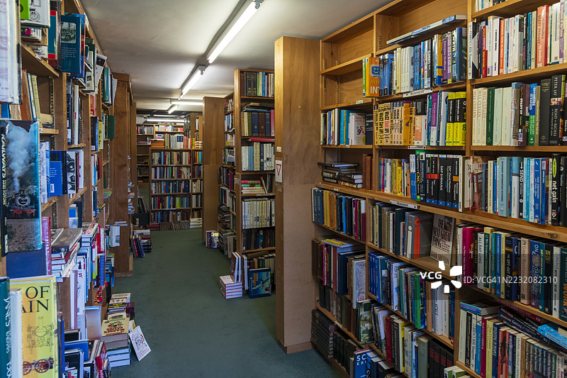 英国，海伊镇，书店，书架，波威斯图片素材