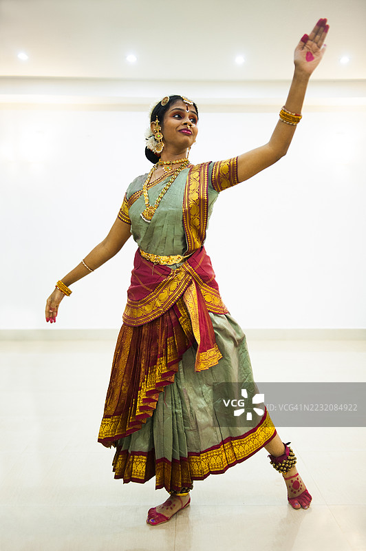 巴拉特纳提亚姆舞者，泰米尔纳德邦马杜赖，南印度，亚洲图片素材