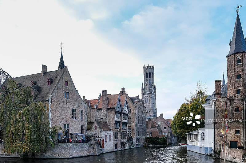 从罗森霍德凯俯瞰布鲁日的历史运河和中世纪建筑，比利时图片素材