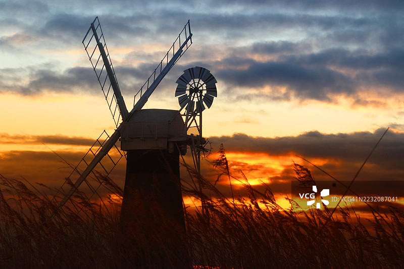 诺福克沼泽的圣本尼特磨坊，英格兰图片素材