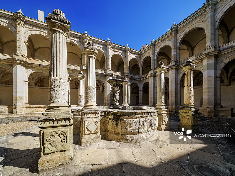 墨西哥瓦哈卡州瓦哈卡市圣多明各修道院的回廊图片素材