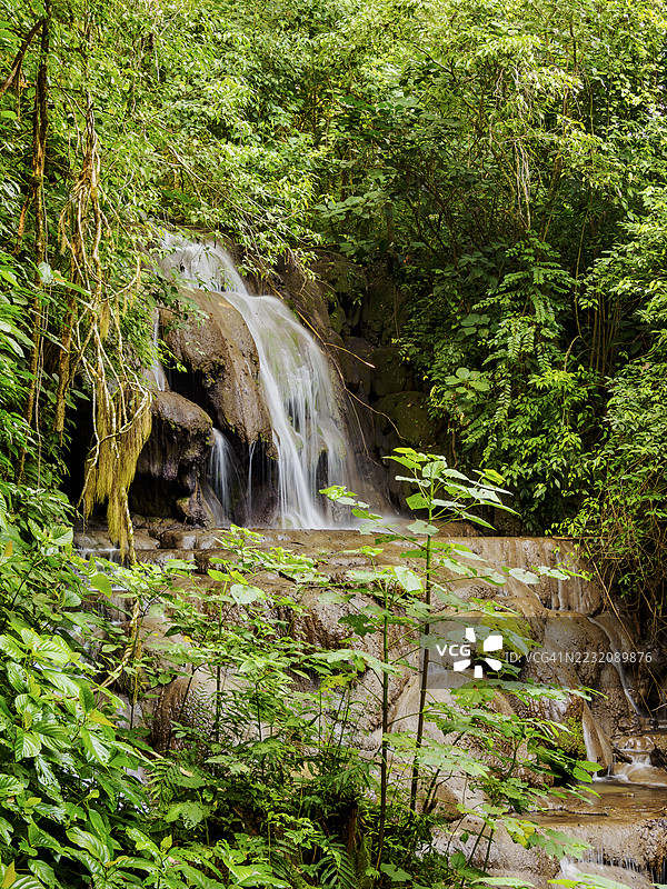 墨西哥恰帕斯州帕伦克考古遗址的莫特帕小径瀑布图片素材