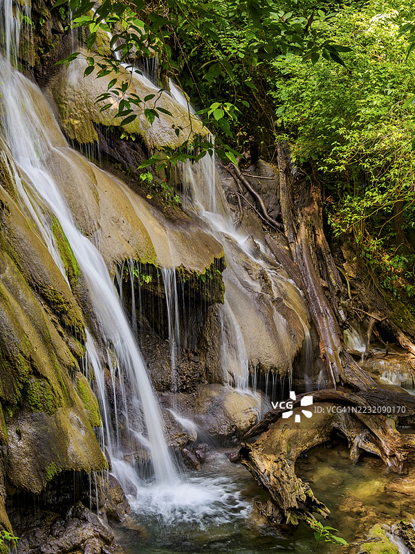 墨西哥恰帕斯州帕伦克考古遗址的瀑布图片素材