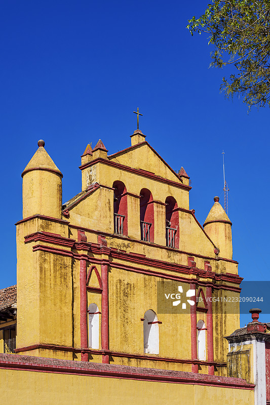 墨西哥恰帕斯州圣克里斯托瓦尔德拉斯卡萨斯的圣尼古拉斯·托伦蒂诺教堂图片素材