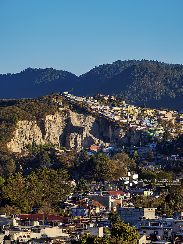 墨西哥恰帕斯州圣克里斯托瓦尔德拉斯卡萨斯的城市景观，俯瞰视角图片素材