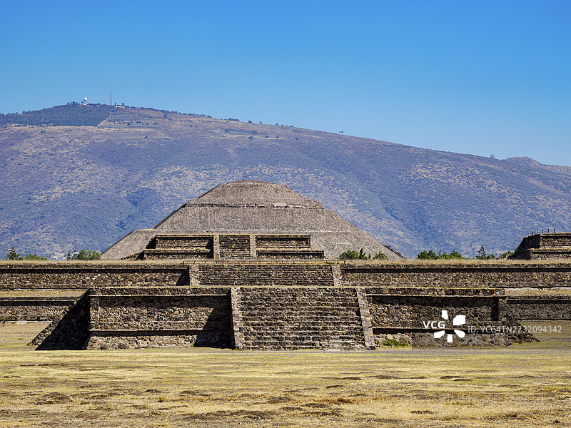 从城堡俯瞰太阳金字塔，特奥蒂瓦坎，墨西哥州，墨西哥图片素材