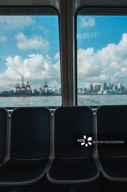 从渡轮上俯瞰温哥华的景色图片素材