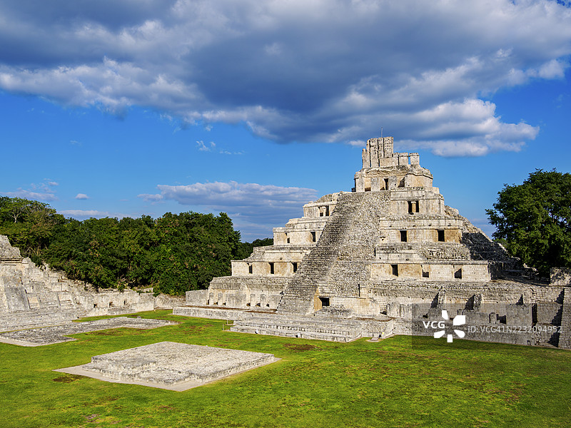 五层寺庙，大阿克罗波利斯，埃兹纳考古遗址，坎佩切州，墨西哥图片素材