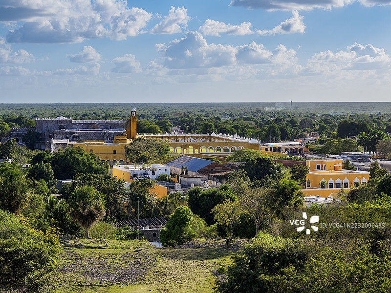 俯瞰墨西哥尤卡坦州伊萨马尔的圣安东尼奥·德·帕杜瓦修道院图片素材