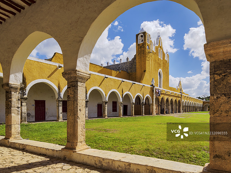 墨西哥尤卡坦州伊萨马尔的圣安东尼奥·德·帕杜瓦修道院图片素材