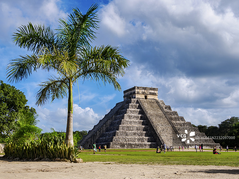 奇琴伊察的库库尔坎金字塔或神庙，墨西哥尤卡坦州图片素材